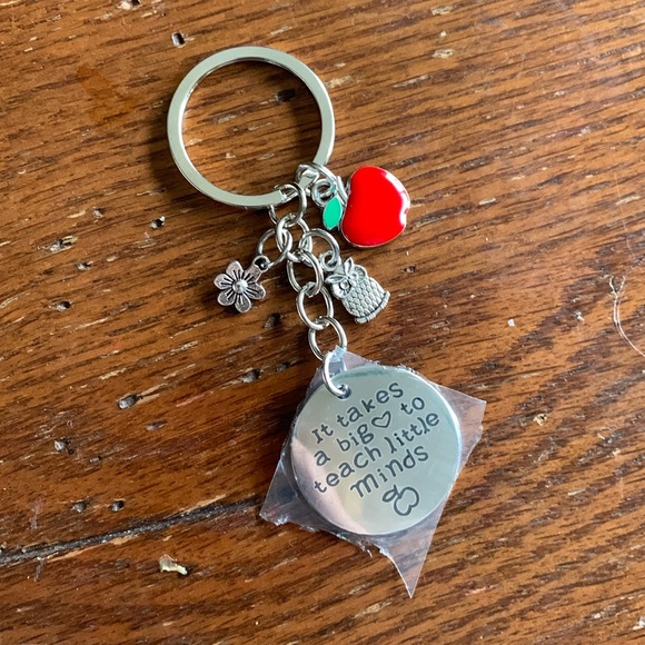 NWT Teacher Keyring - It Takes a Big Heart to Teach Little Minds - Picture 2 of 3
